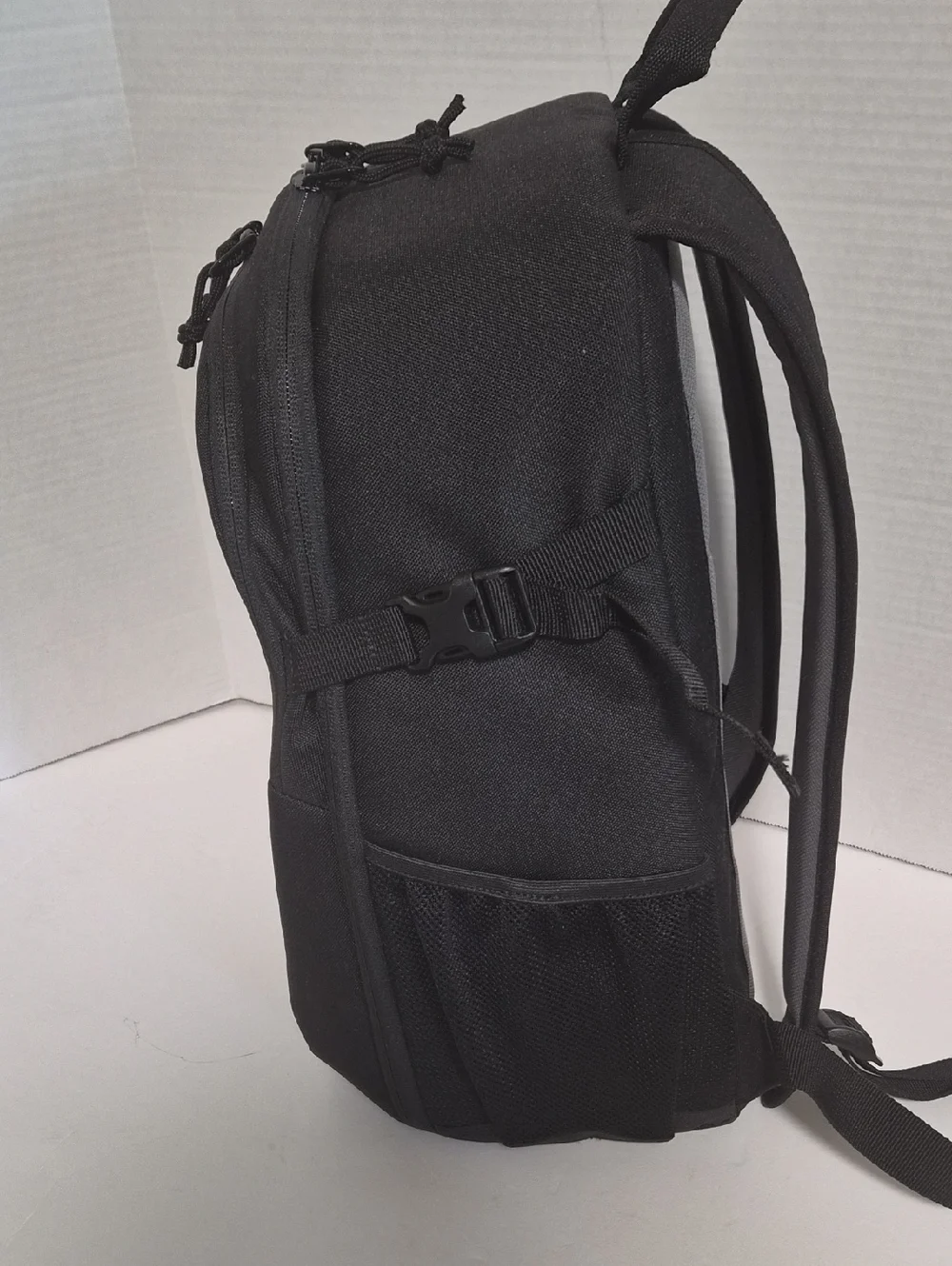 LowePro Tahoe BP 150. Lightweight Compact Camera Backpack (Black)  Unisex - Picture 8 of 8